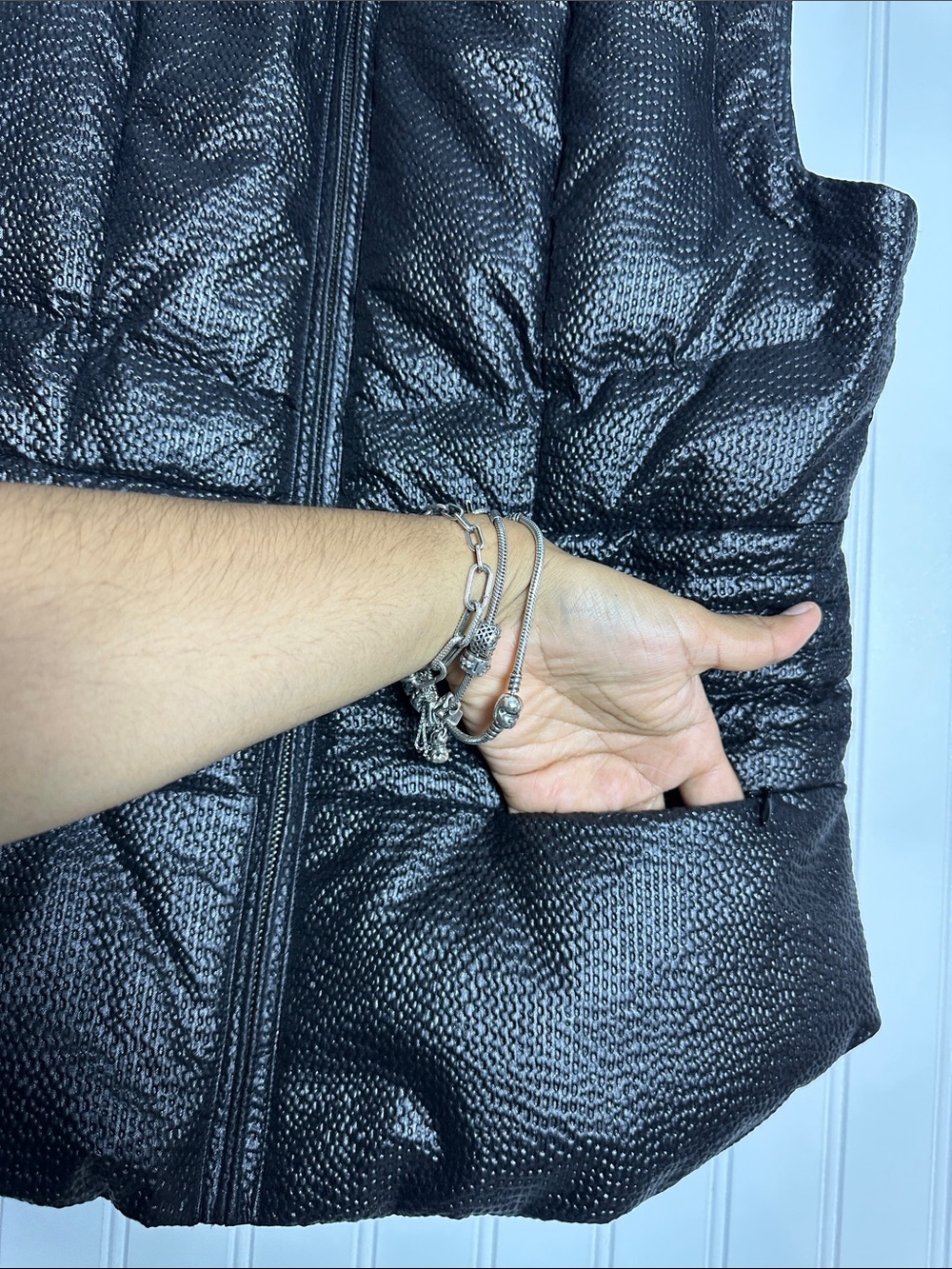 Belle Fare Women's Puffer Vest- Black Textured-M-Down Fully Zipped Small Pockets - Picture 11 of 11